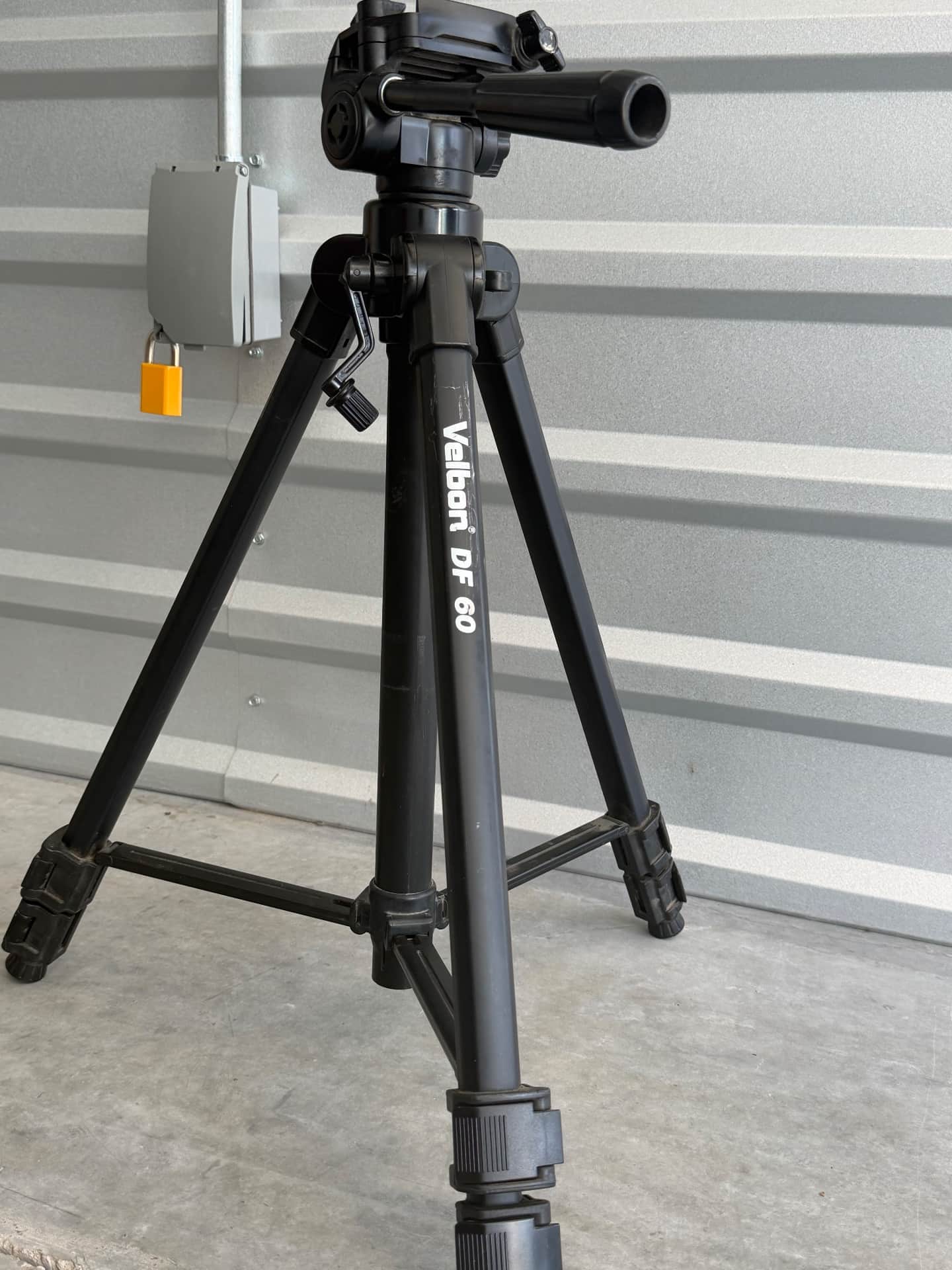 Velbon DF 60 Tripod