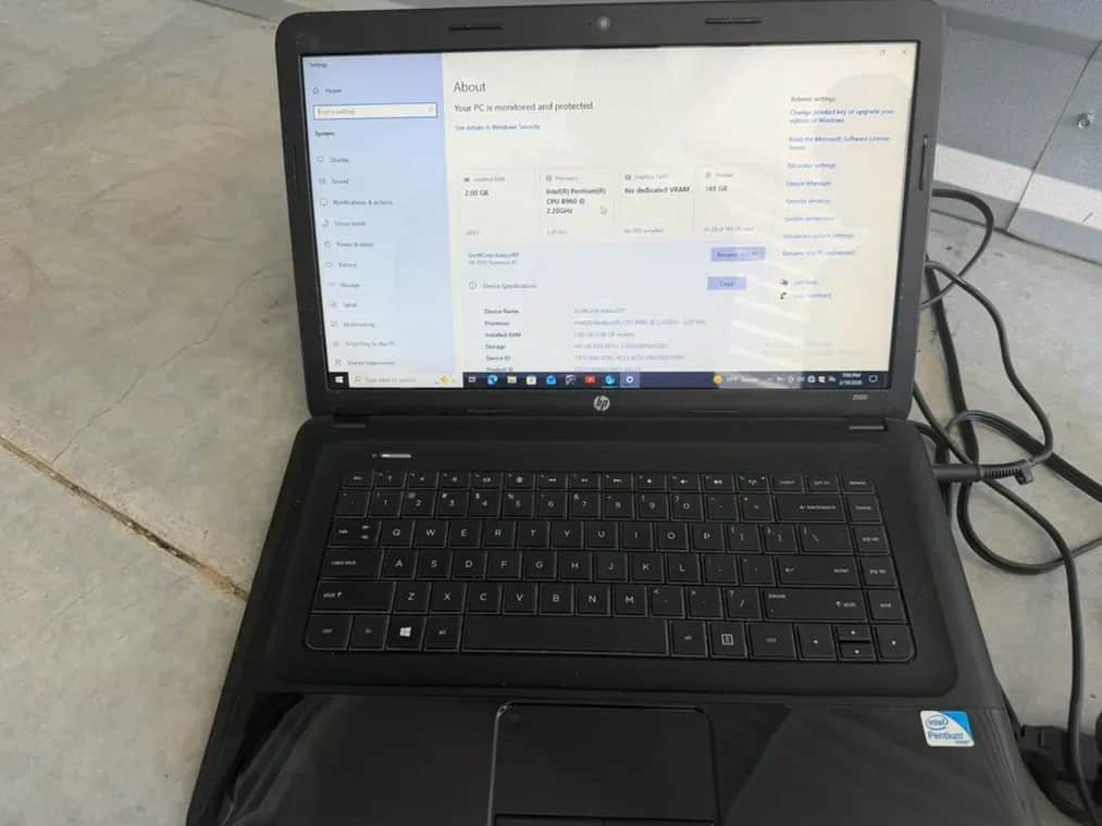 HP 2000 Laptop (Missing Battery)