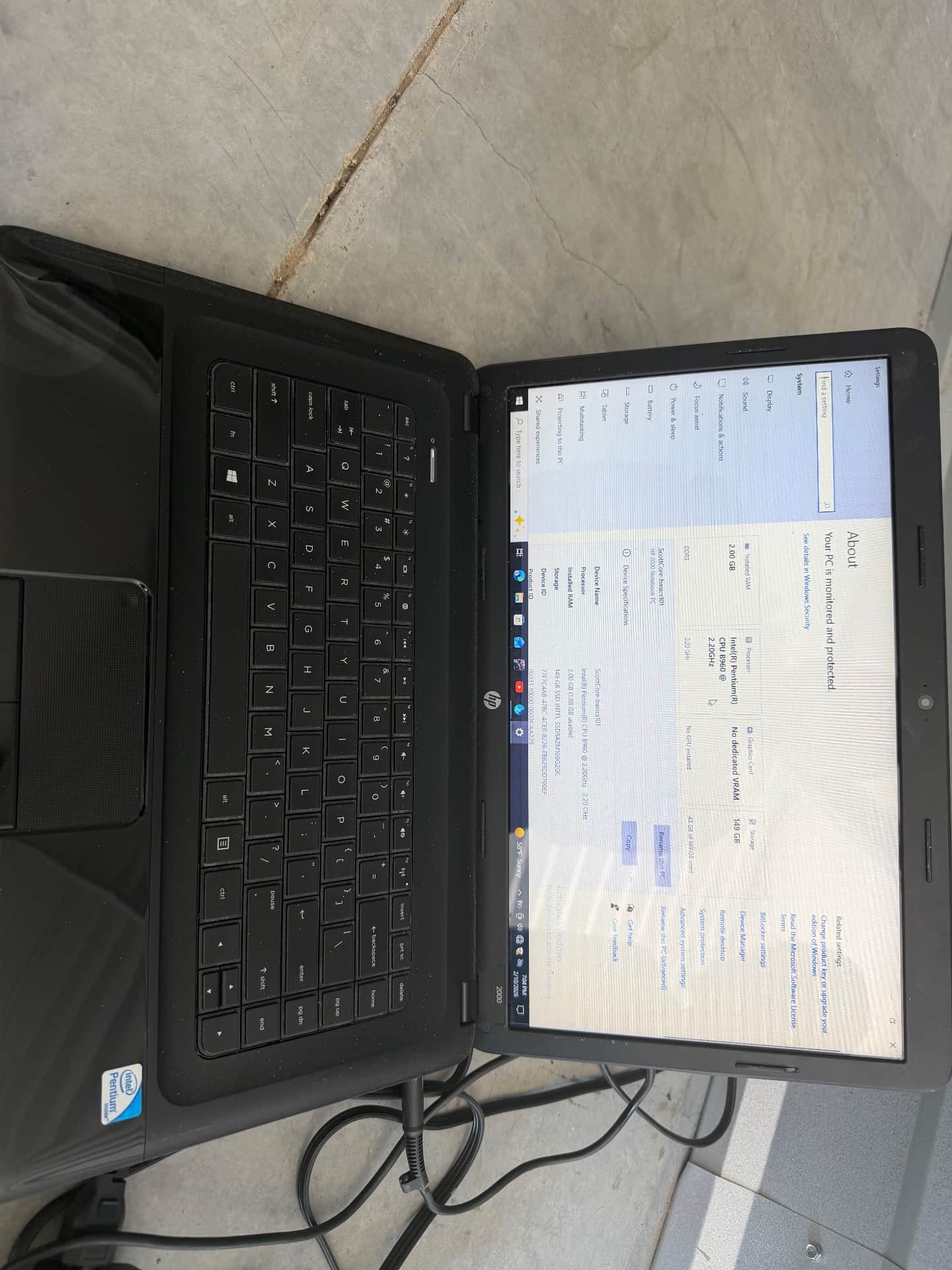 HP Laptop TPN-I107 Intel Pentium 2GB RAM