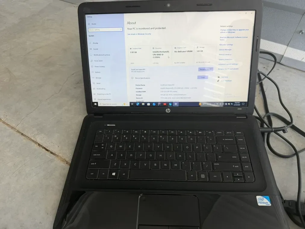 HP 2000 Notebook PC (TPN-I107) - Works when plugged in